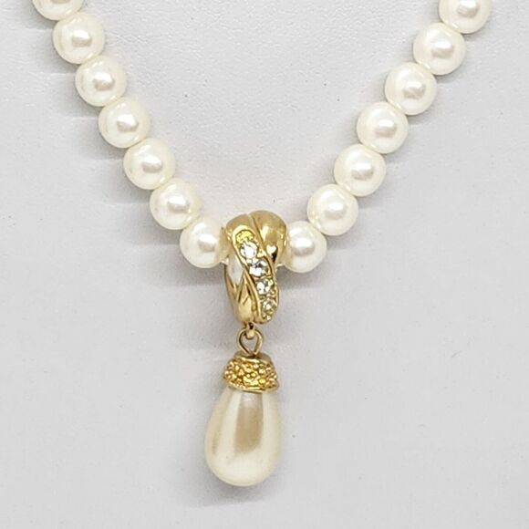 Vintage Avon‎ Faux Pearl Necklace With Drop Pendant - Picture 3 of 5